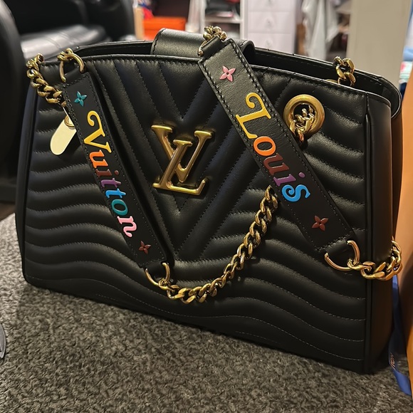 New Louis Vuitton New Wave Chain Tote - Picture 8 of 8
